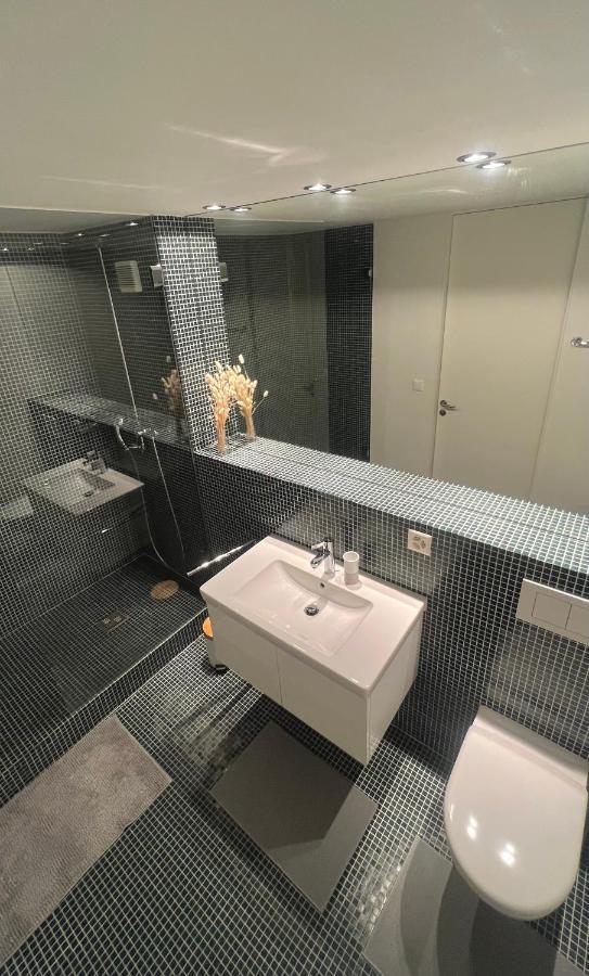 Hotel Jaeger Муртен Екстериор снимка